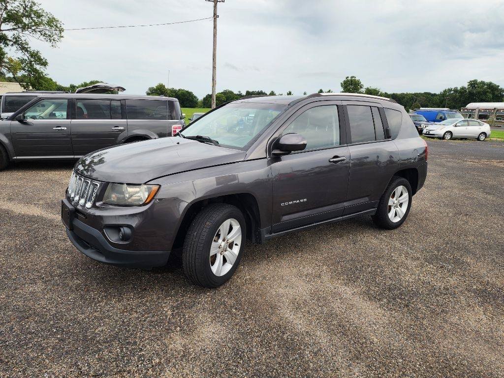 Used 2014 Jeep Compass Latitude FWD image 10
