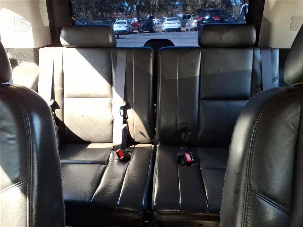 Used 2011 Cadillac Escalade AWD image 22