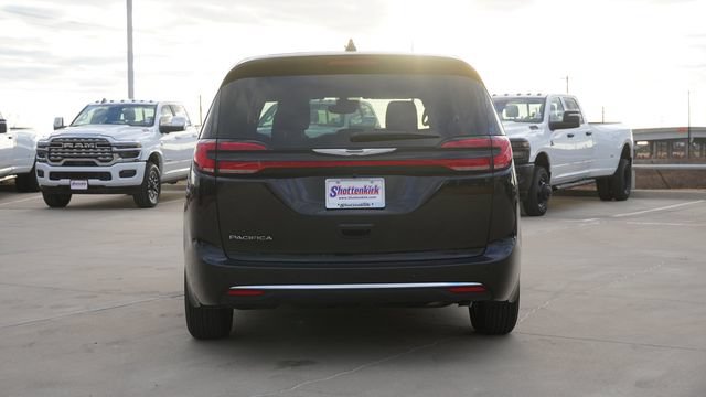 New 2026 Chrysler Pacifica Select FWD image 8