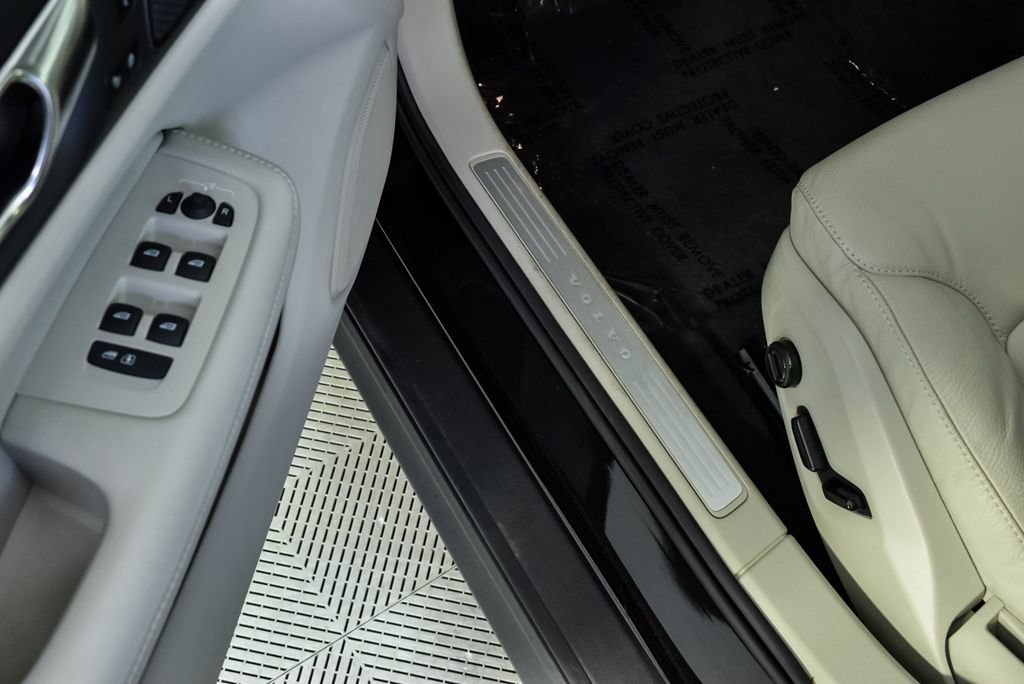 Certified 2024 Volvo V60 B5 Cross Country Plus image 10