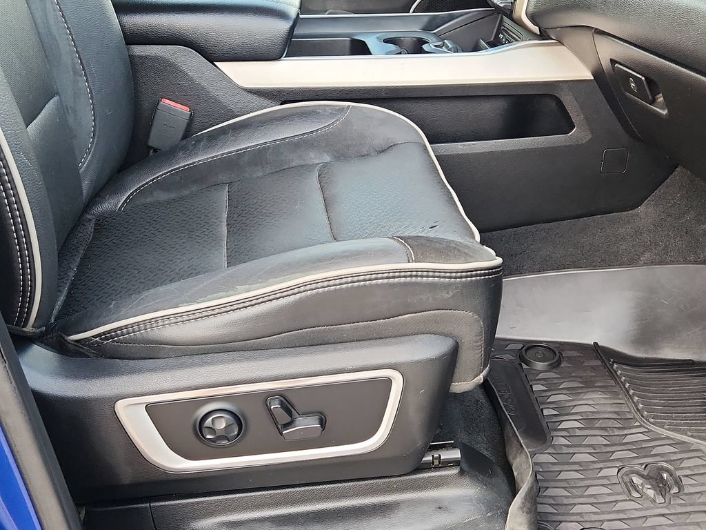 Used 2019 RAM 1500 Laramie AWD/4WD image 12