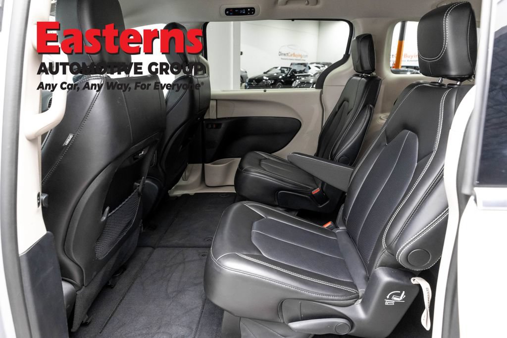 Used 2024 Chrysler Pacifica Touring-L FWD image 23