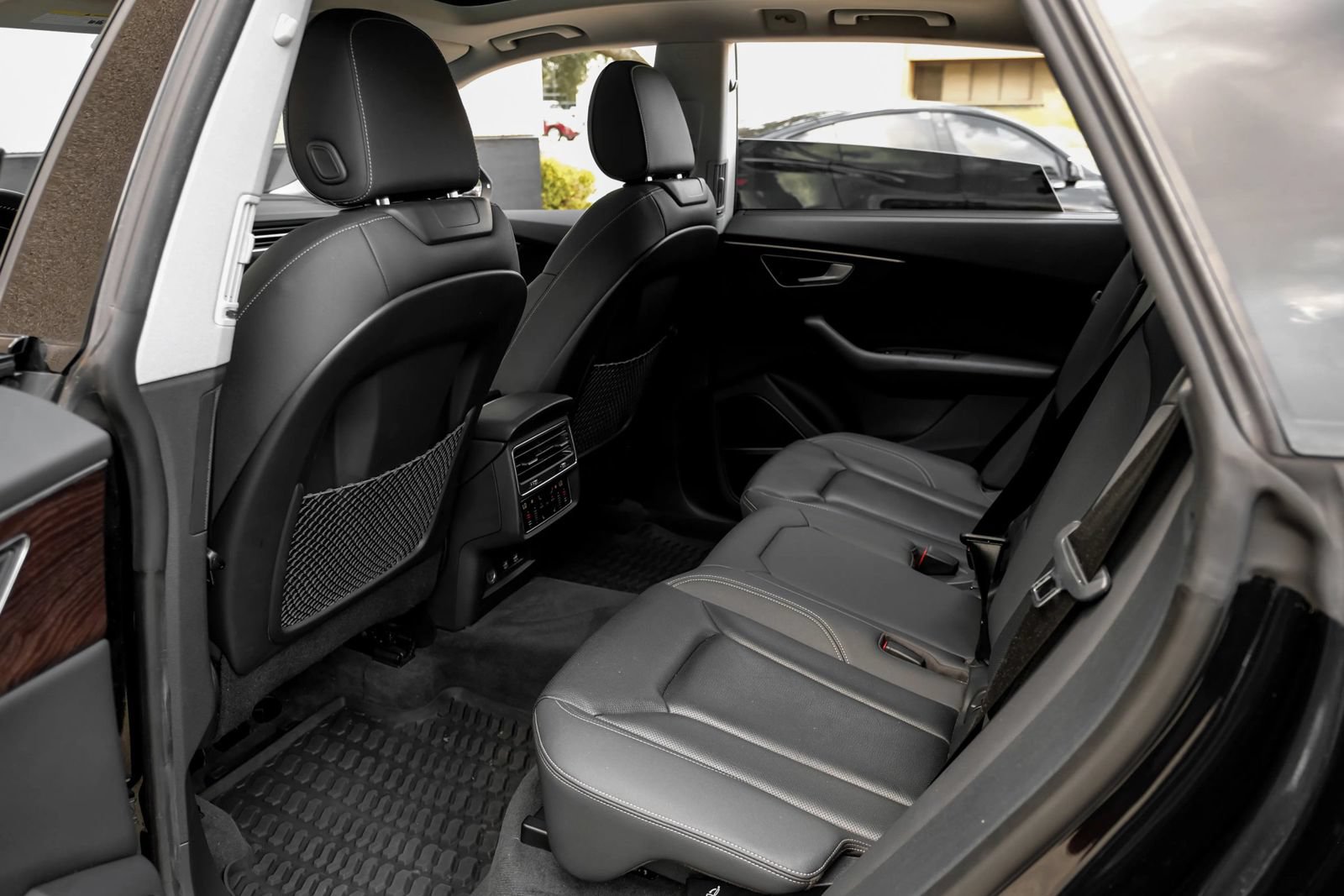 Used 2020 Audi Q8 Prestige w/ Prestige Package AWD/4WD image 35