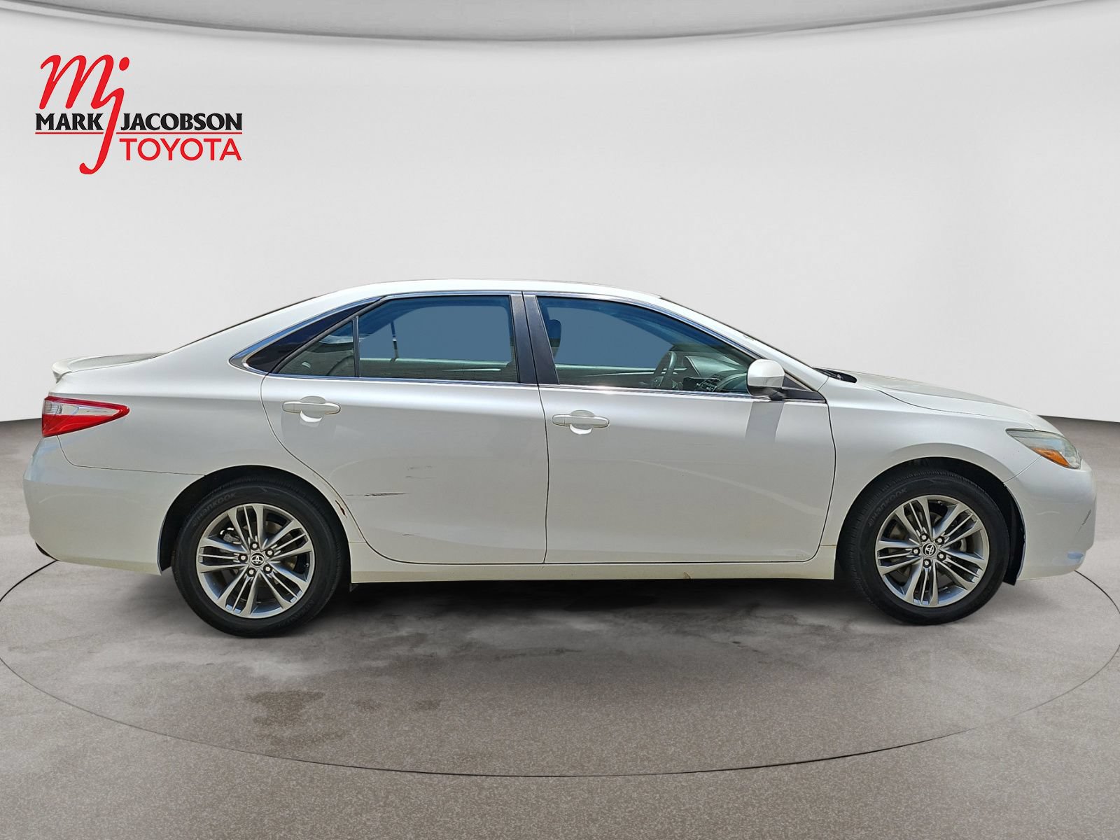 Used 2015 Toyota Camry SE FWD image 5