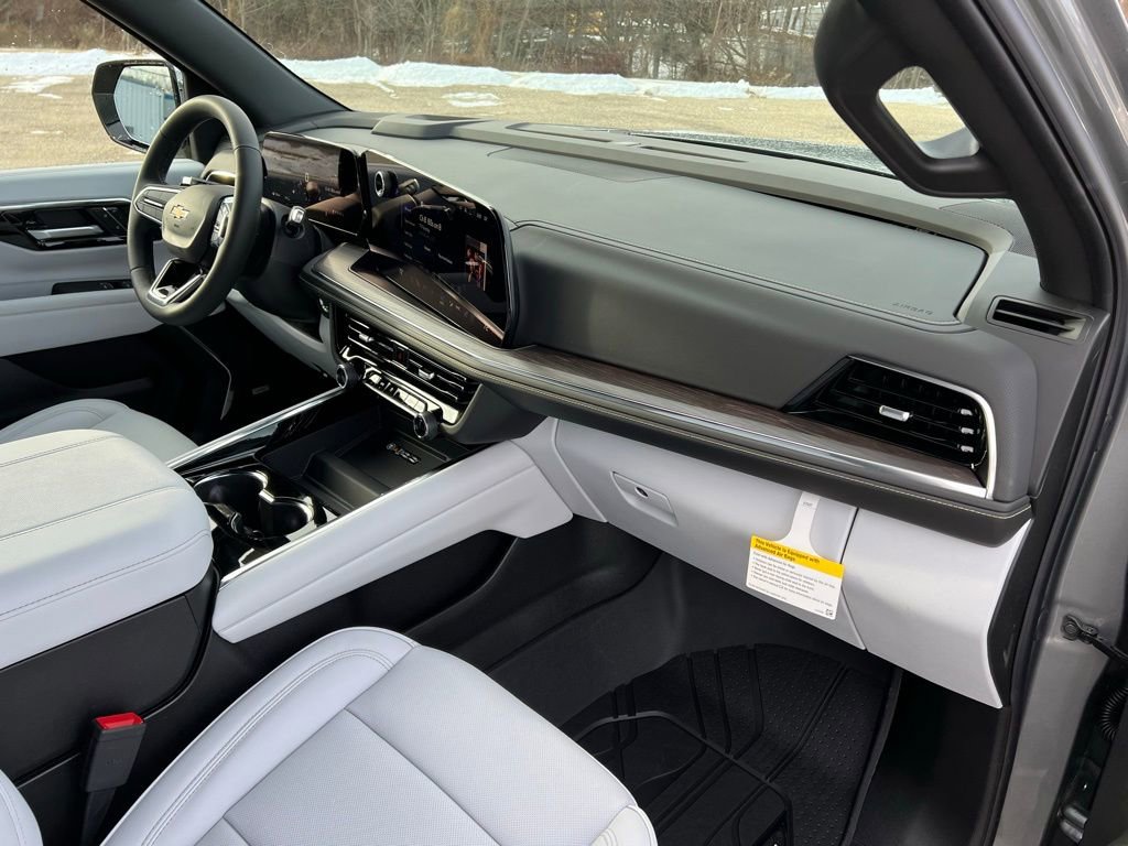 New 2026 Chevrolet Suburban Premier image 9
