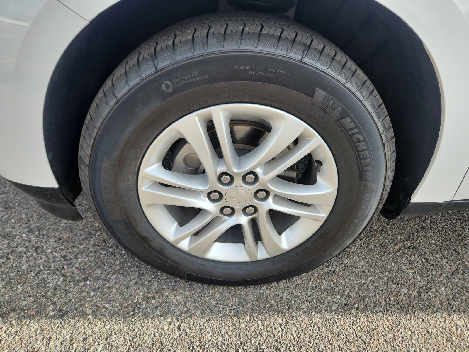 Used 2019 Buick Enclave Essence image 27