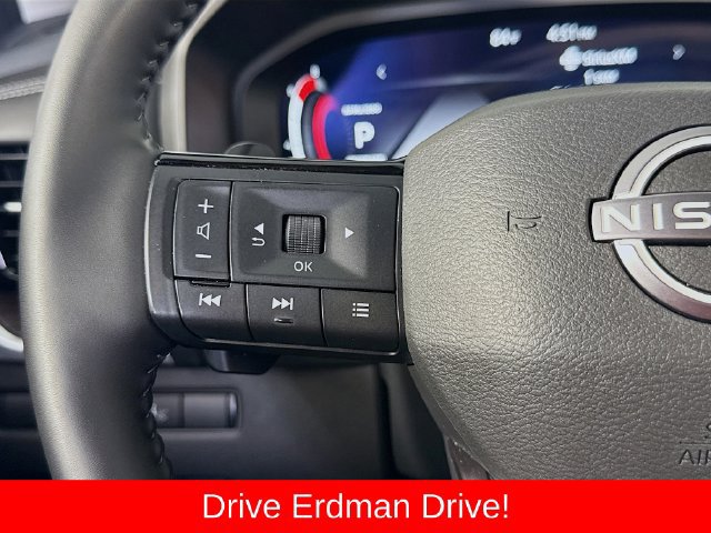 Used 2025 Nissan Rogue Platinum w/ Platinum Premium Package FWD image 13