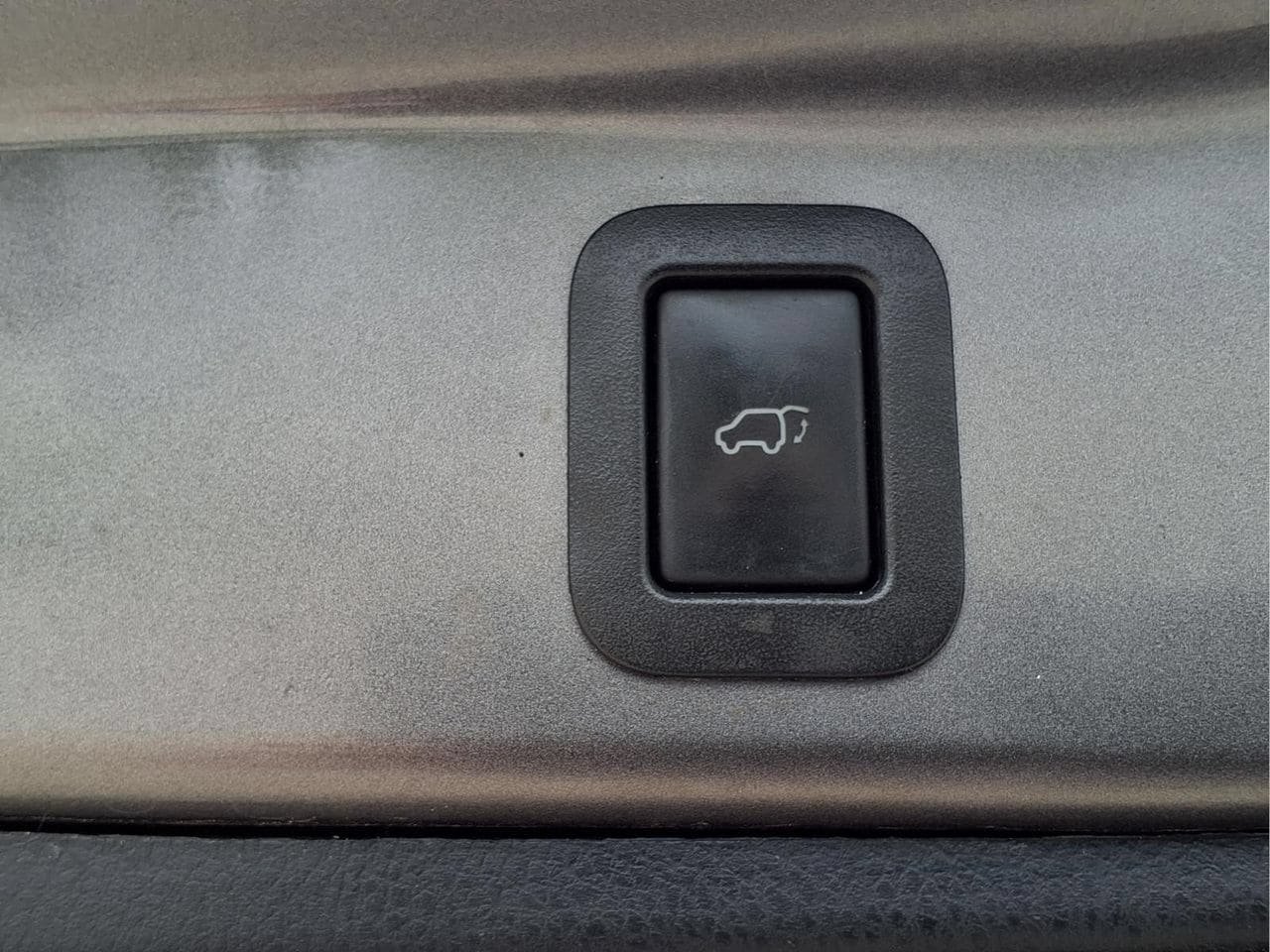 Used 2017 Toyota Highlander XLE FWD image 6