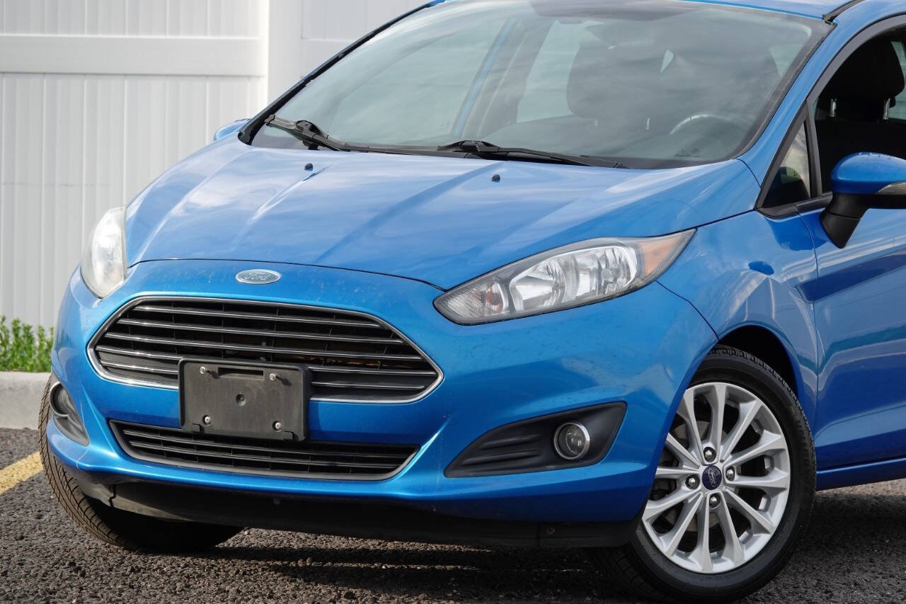 Used 2014 Ford Fiesta SE w/ Equipment Group 201A FWD image 2