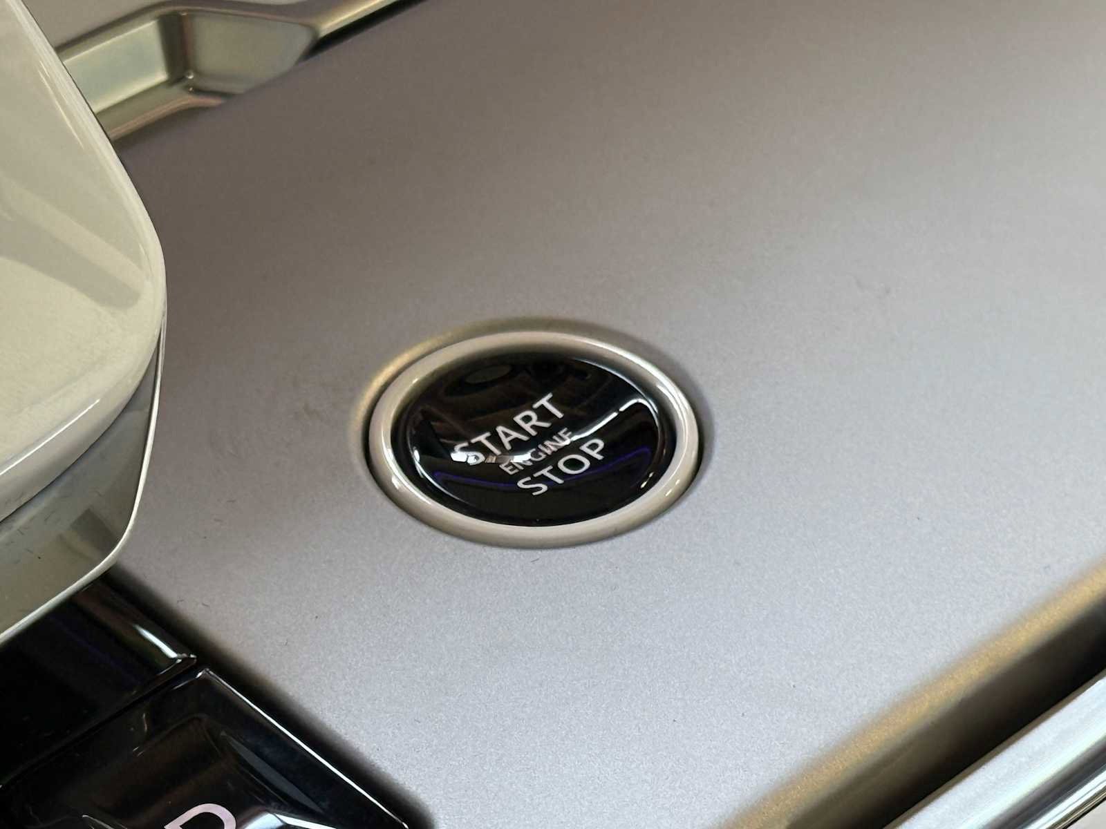 New 2025 Land Rover Range Rover SV image 34
