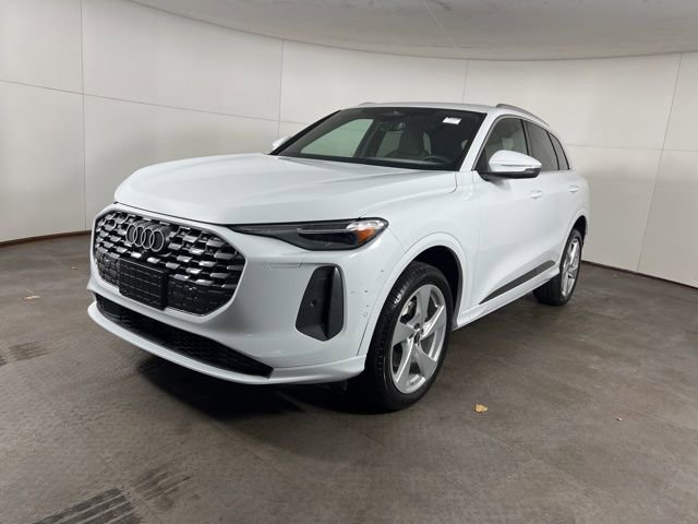 Certified 2025 Audi Q5 Premium Plus w/ Premium Plus image 3