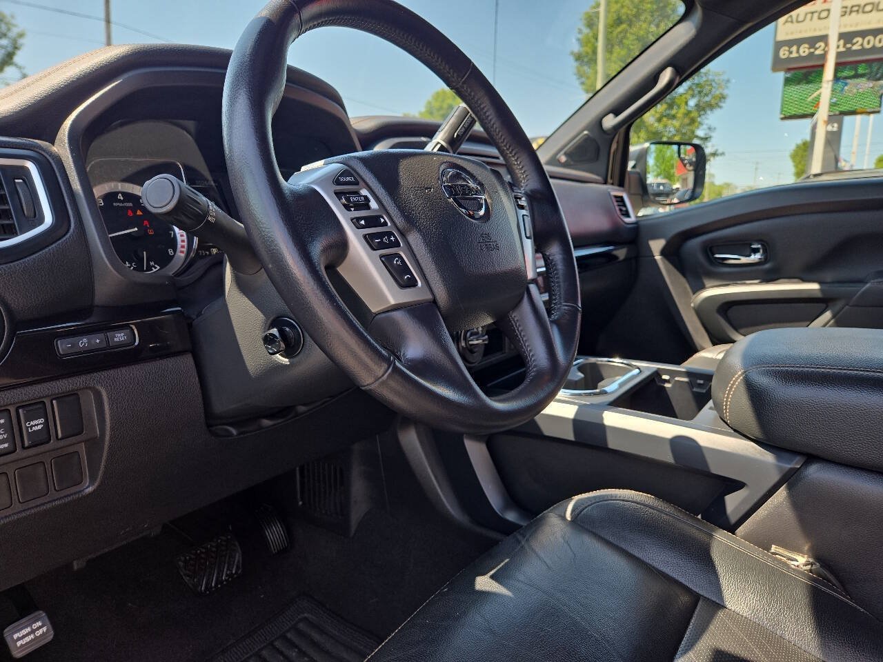 Used 2018 Nissan Titan SL w/ Midnight Edition AWD/4WD image 10
