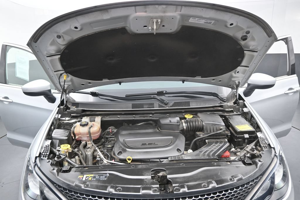 Used 2022 Chrysler Voyager LX FWD image 35