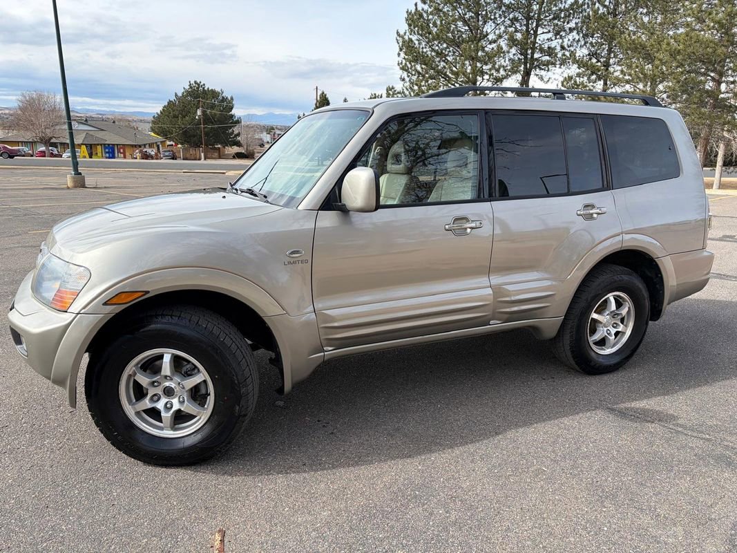 Used 2002 Mitsubishi Montero Limited AWD/4WD image 3