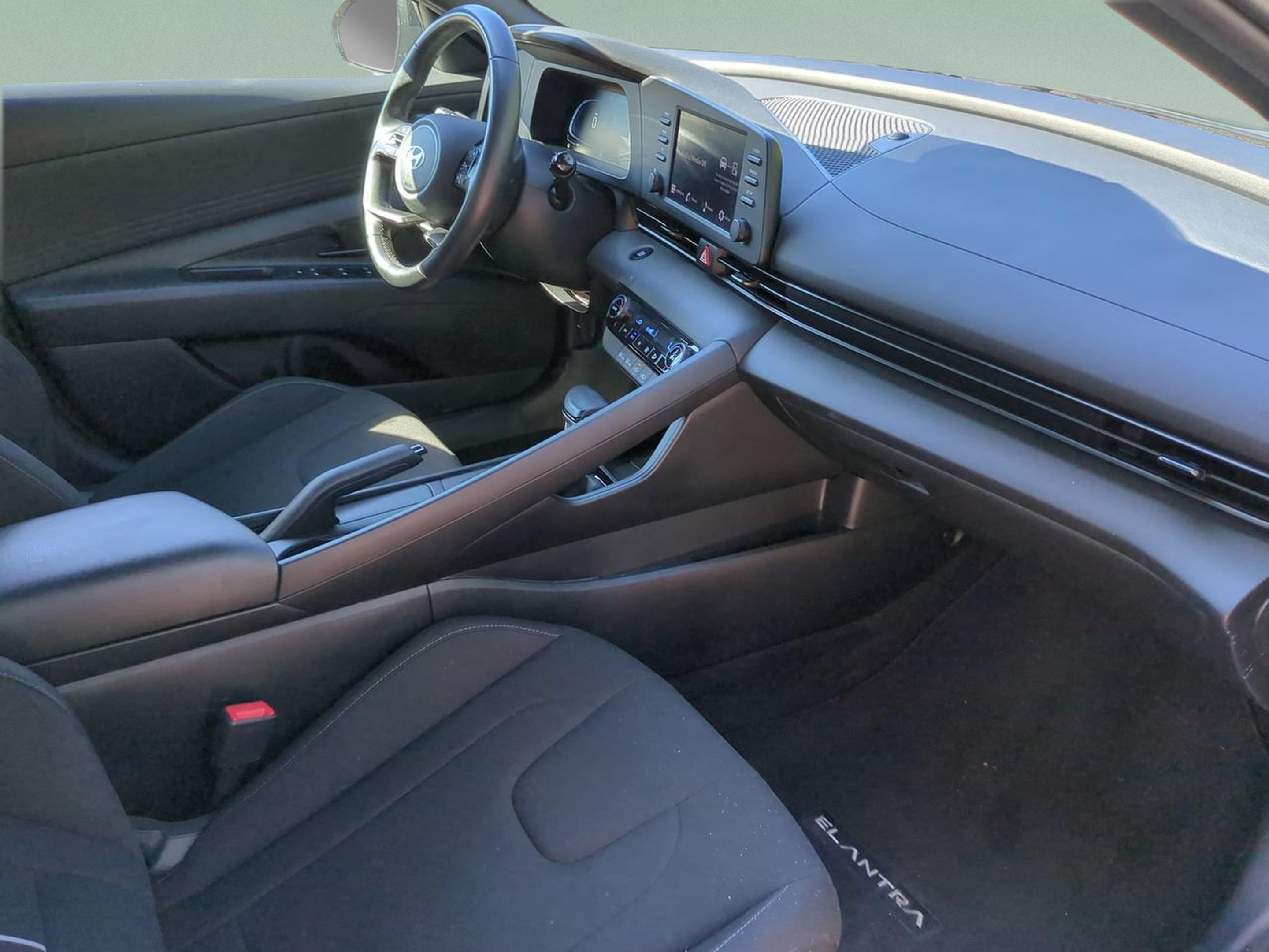 Used 2025 Hyundai Elantra Sport FWD image 19