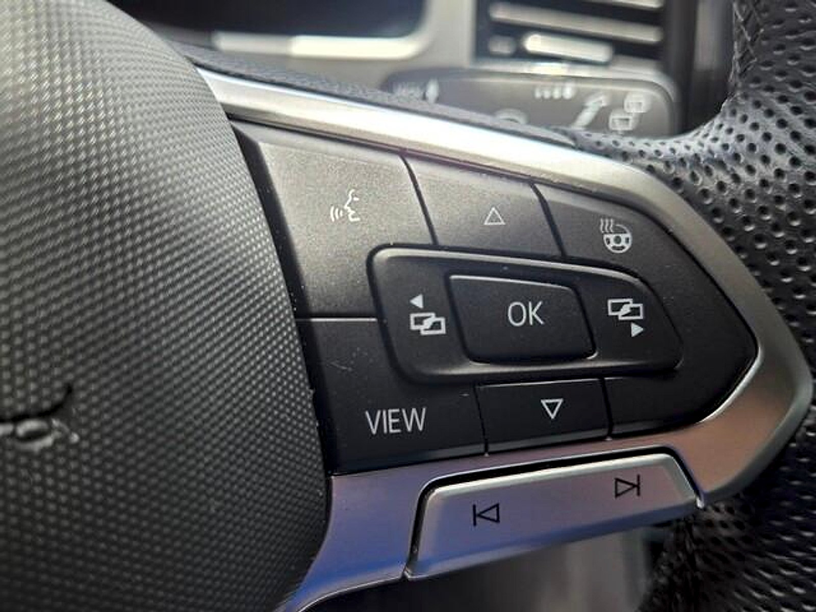 Used 2023 Volkswagen Atlas Cross Sport SEL R-Line AWD/4WD image 26