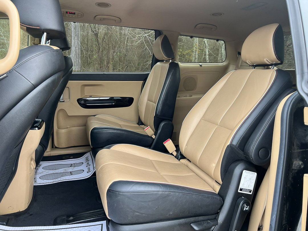 Used 2019 Kia Sedona SX image 25