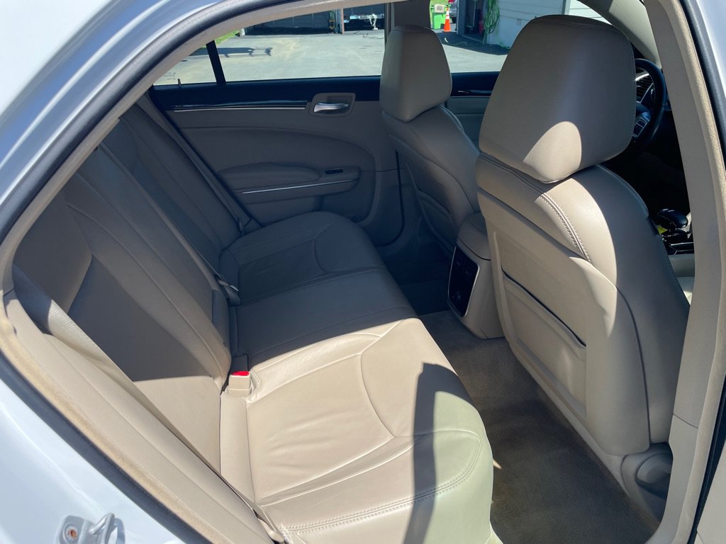 Used 2013 Chrysler 300 RWD image 19