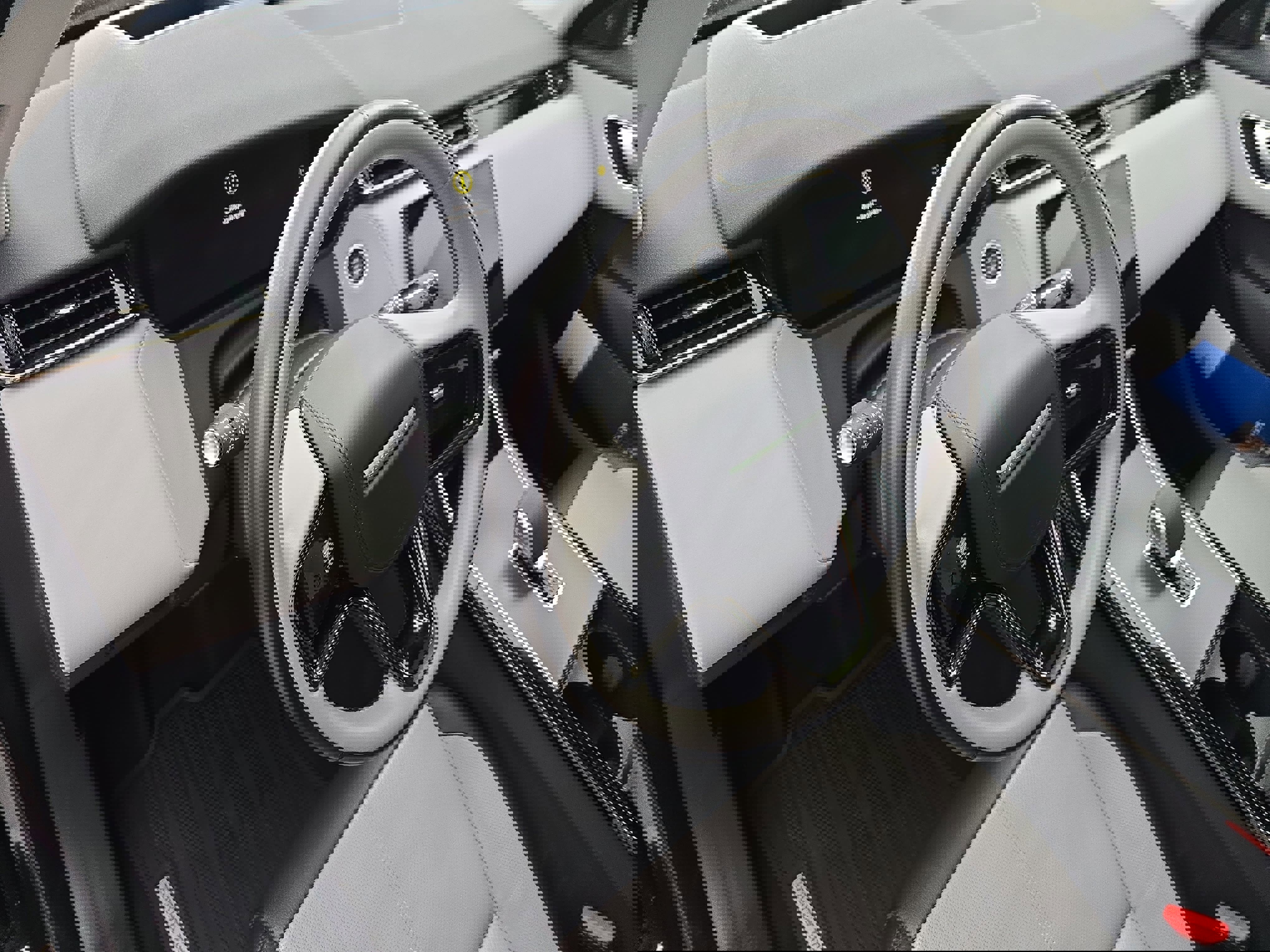 Used 2025 Land Rover Range Rover Velar Dynamic SE image 16