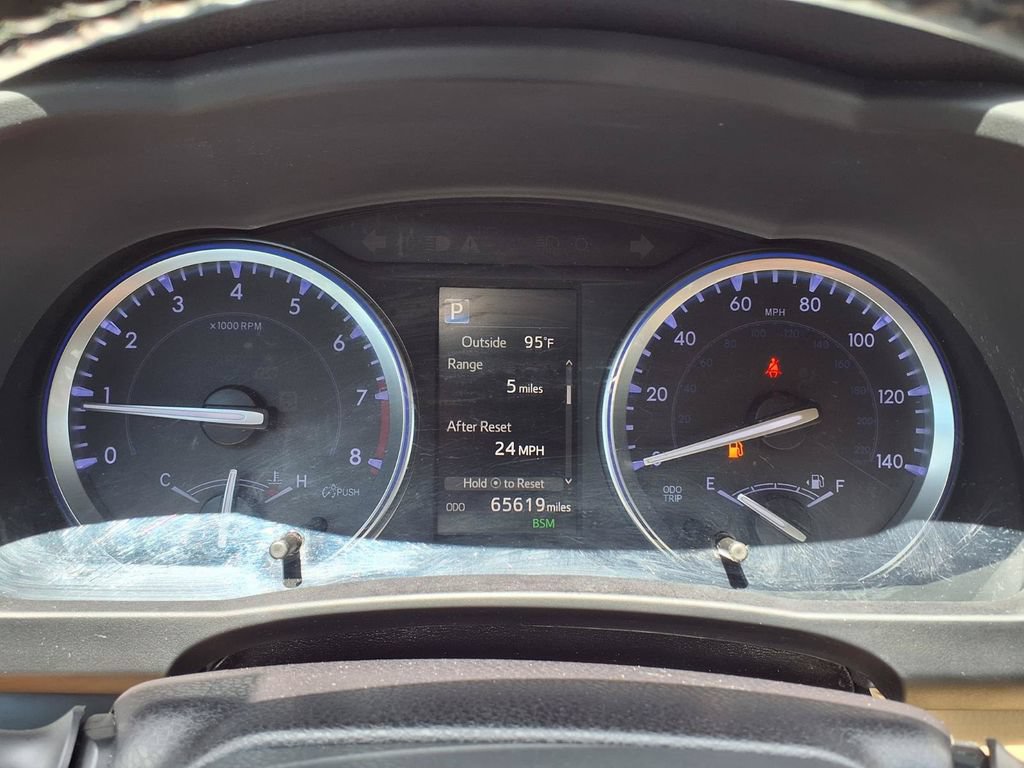 Used 2019 Toyota Highlander XLE FWD image 34