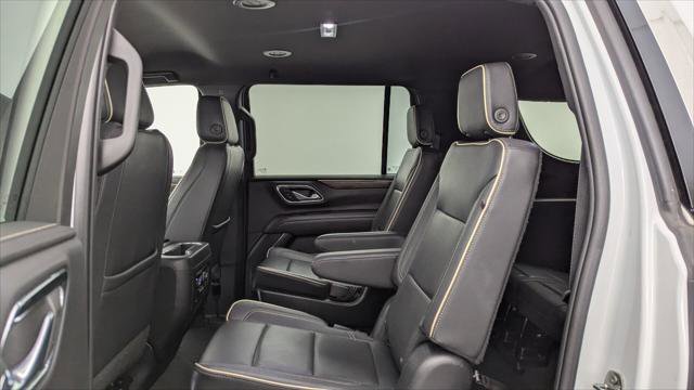 Used 2023 Chevrolet Suburban Premier image 17