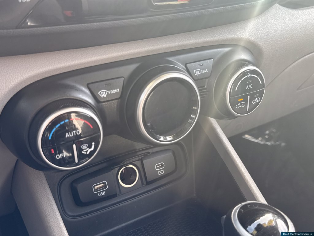 Certified 2025 Hyundai Venue SEL FWD image 59