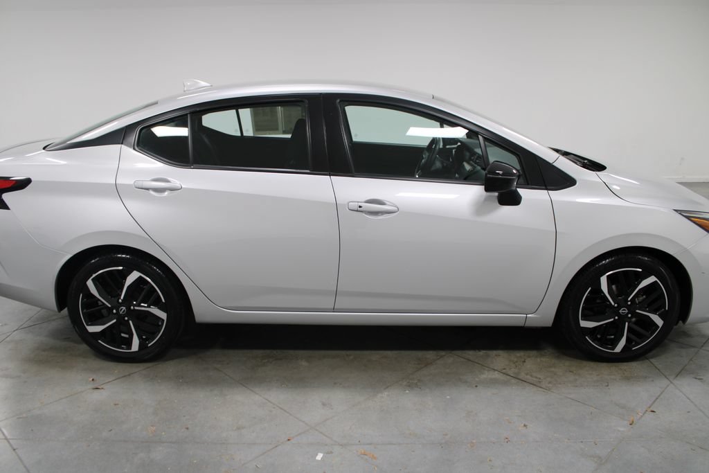 Used 2024 Nissan Versa SR FWD image 11