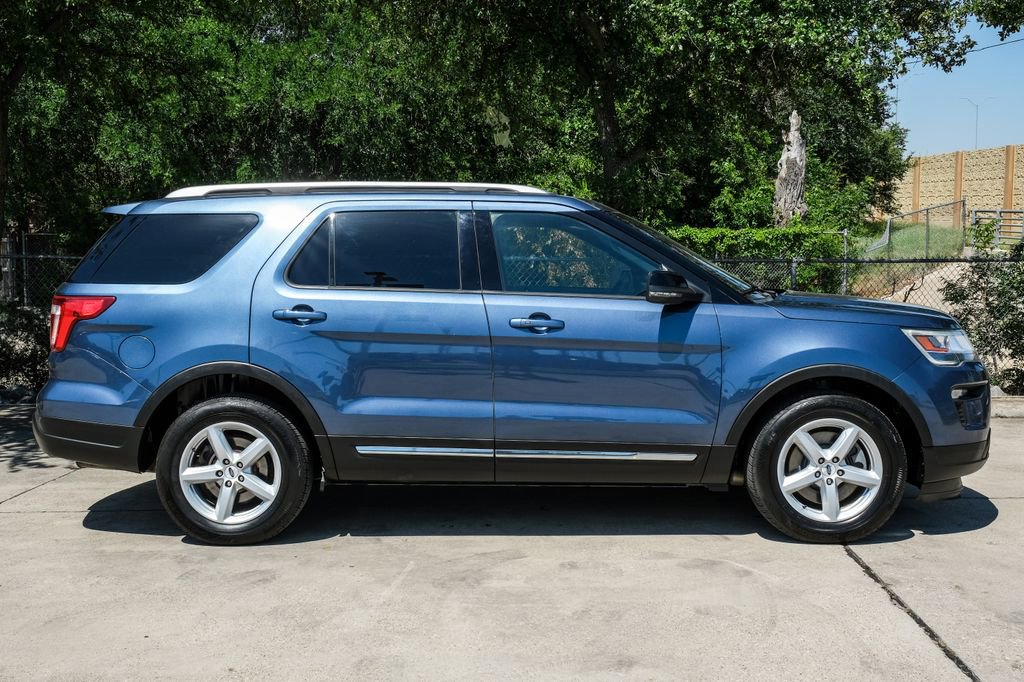 Used 2018 Ford Explorer XLT w/ Equipment Group 202A FWD image 14