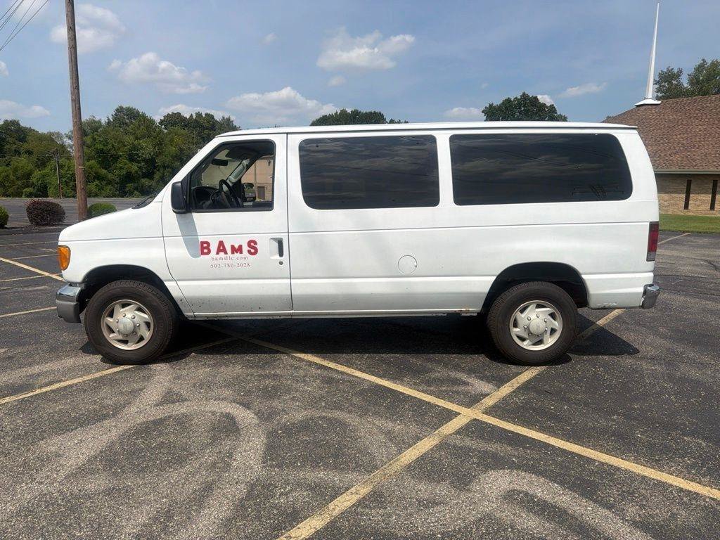 Used 2005 Ford E-350 and Econoline 350 XLT RWD image 2