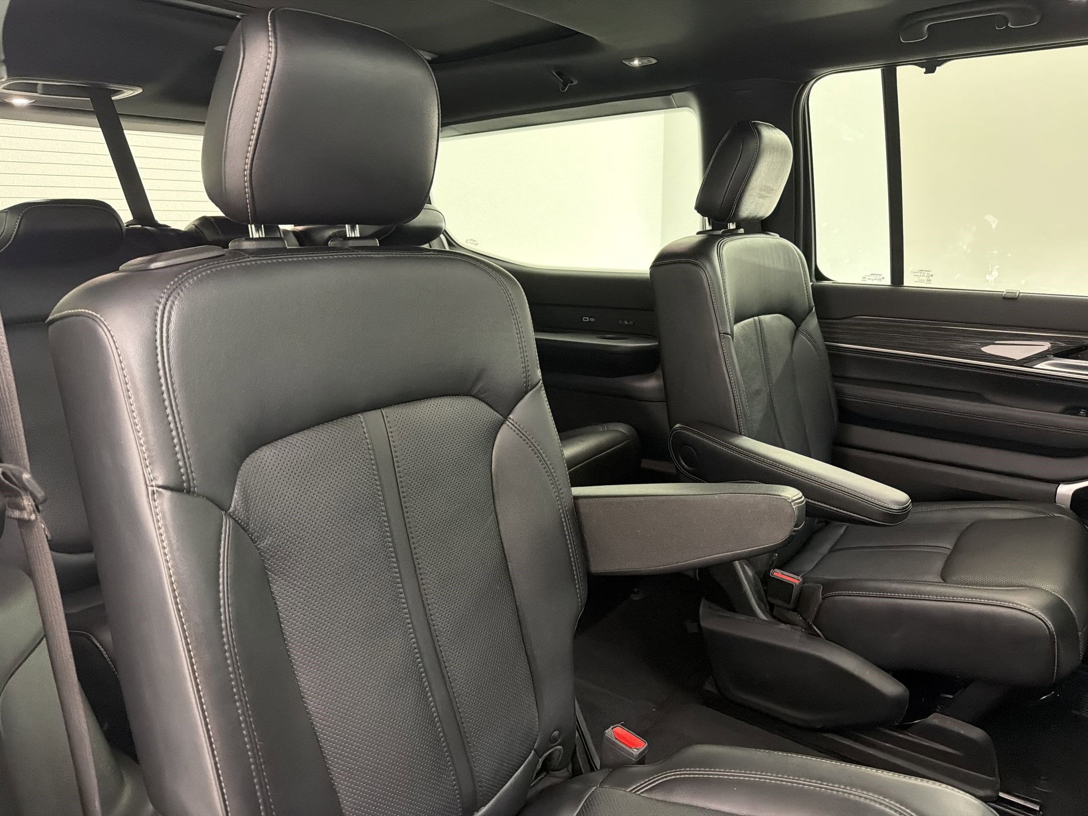 Used 2022 Jeep Wagoneer Series III w/ Premium Group I RWD image 29