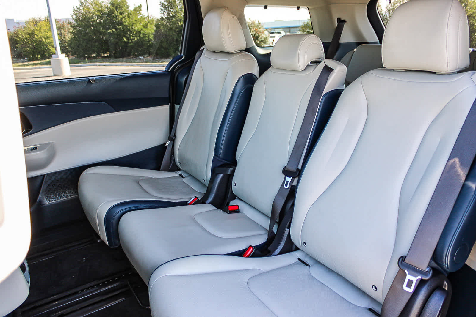 Used 2025 Kia Carnival SX image 18