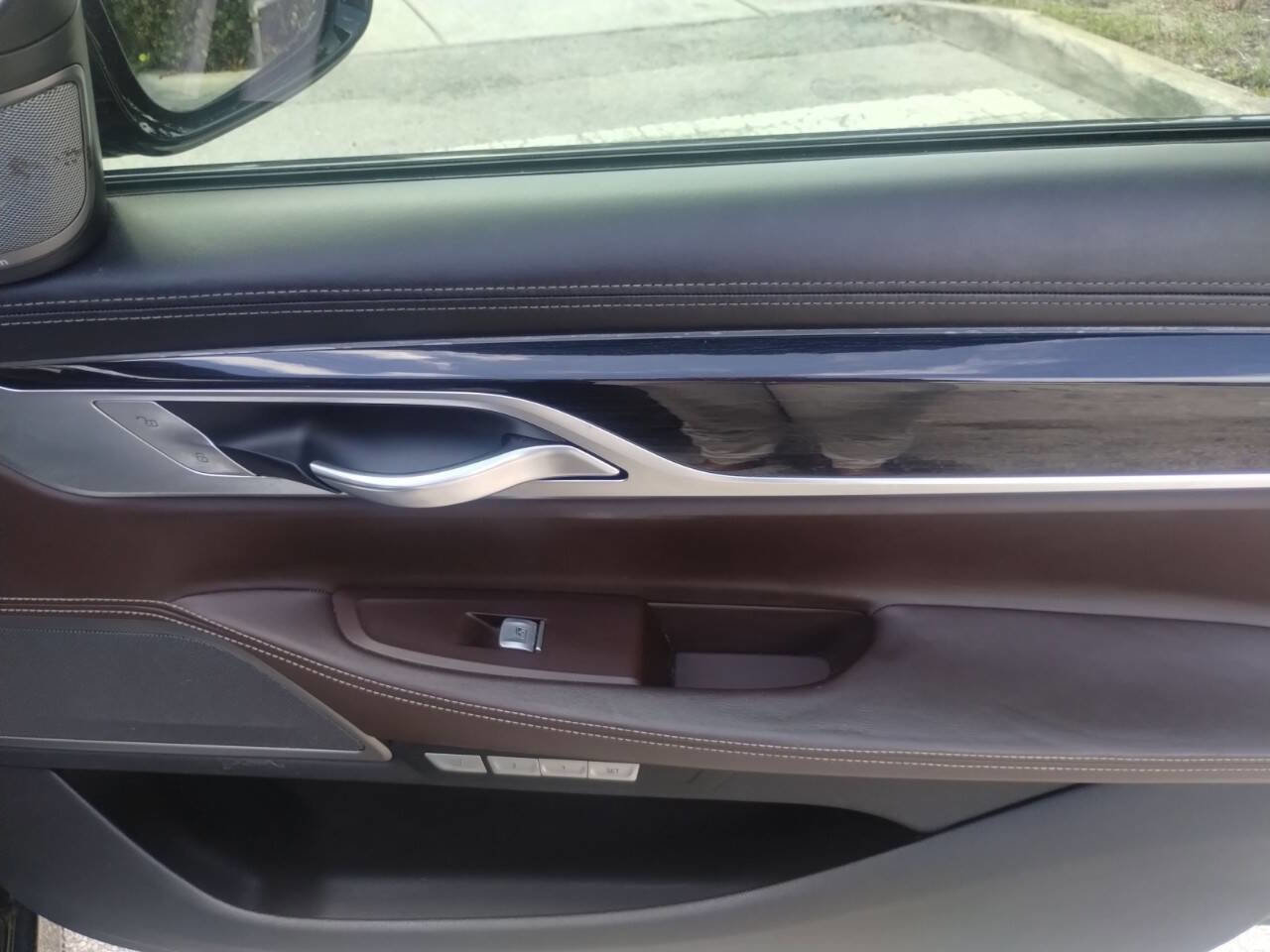Used 2016 BMW 750i image 30