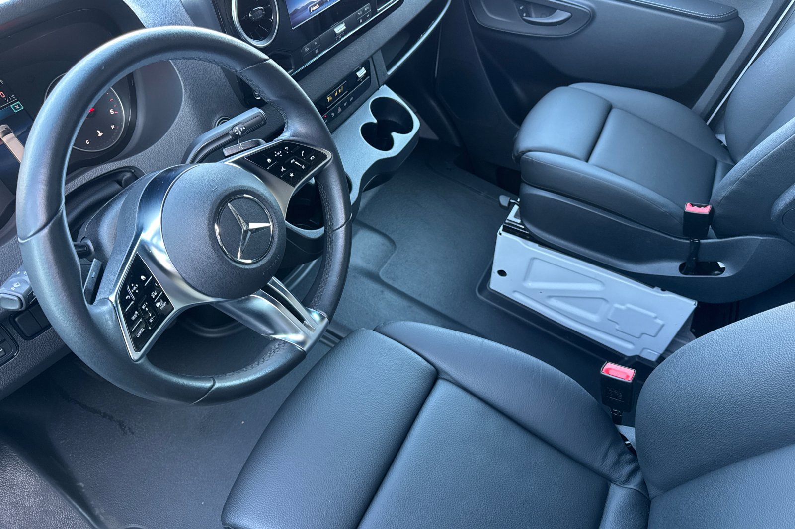 Used 2025 Mercedes-Benz Sprinter 2500 image 10