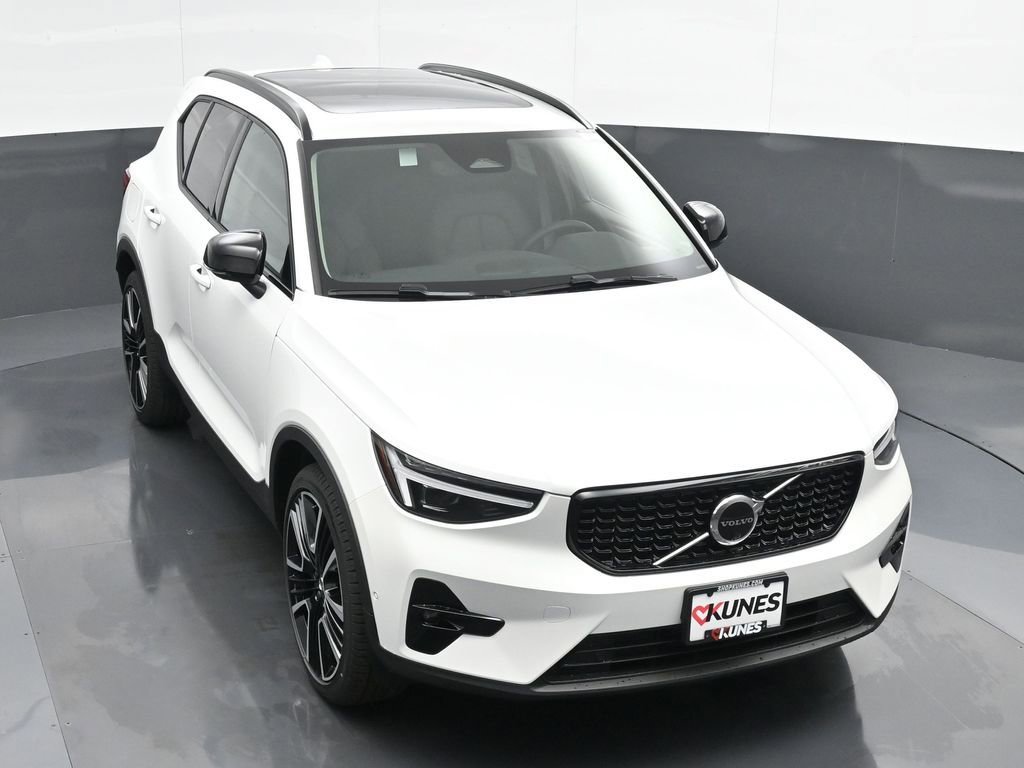 New 2025 Volvo XC40 B5 Plus w/ Climate Package image 34