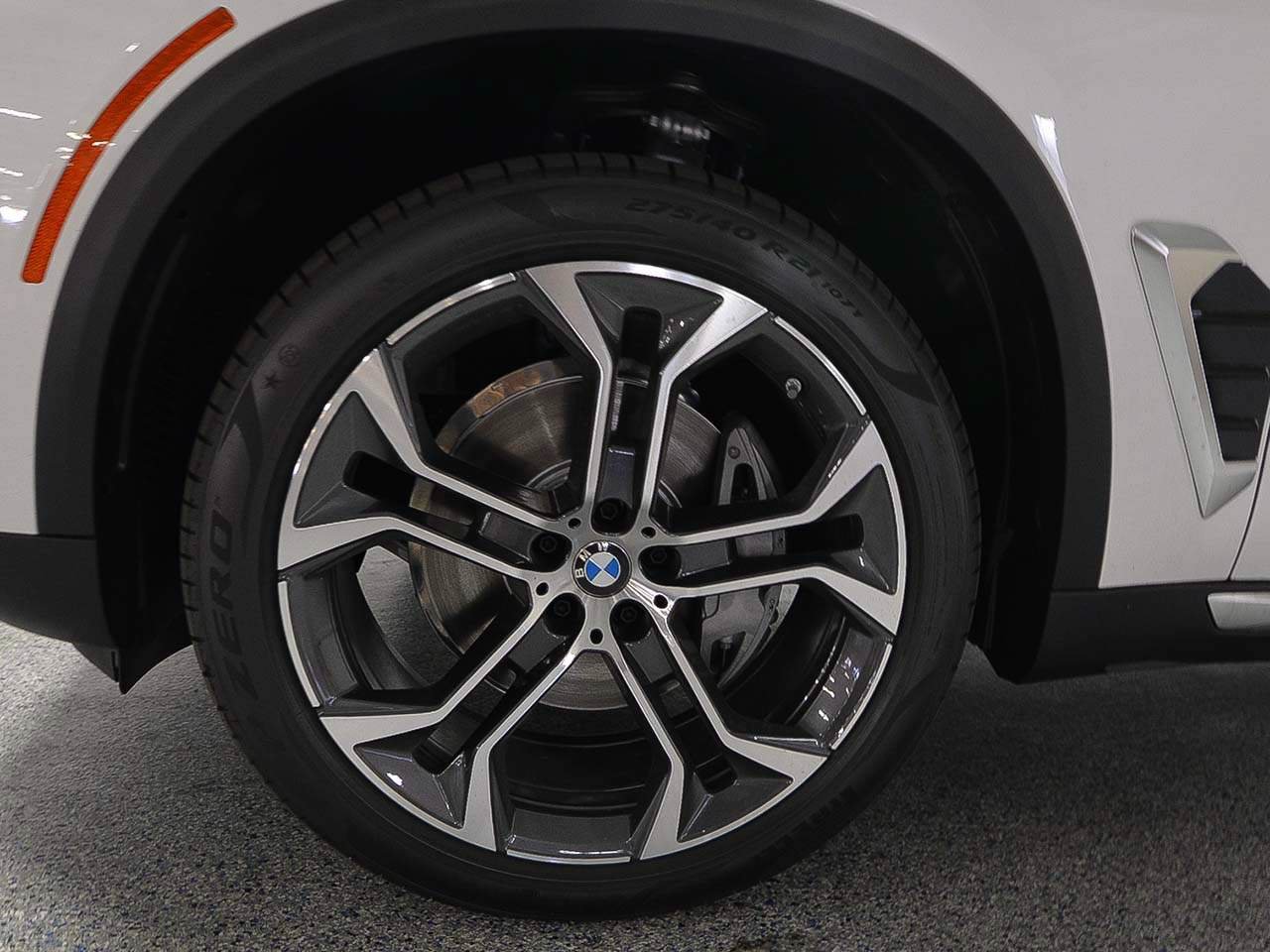 Used 2026 BMW X5 xDrive40i w/ Premium Package AWD/4WD image 5