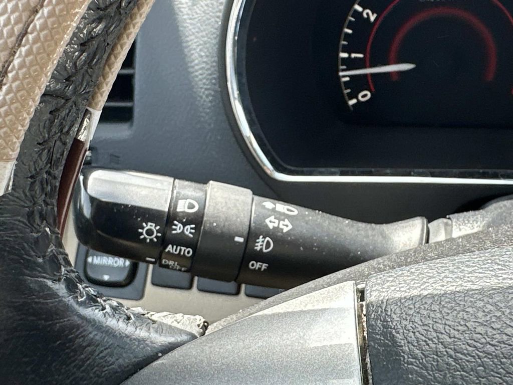 Used 2013 Toyota Highlander Limited AWD/4WD image 26