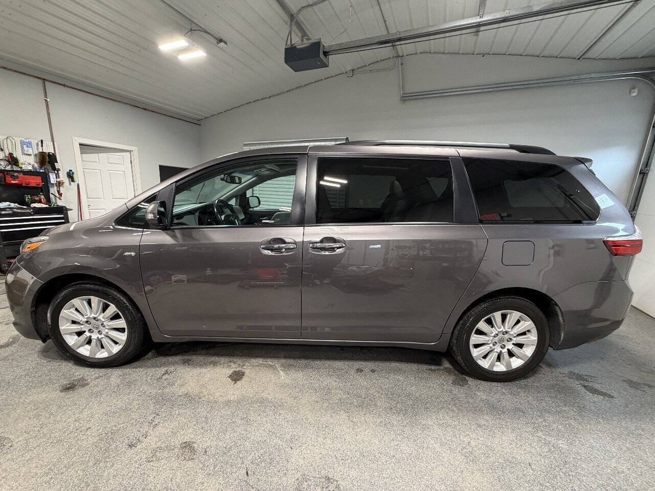 Used 2016 Toyota Sienna Limited Premium AWD/4WD image 4