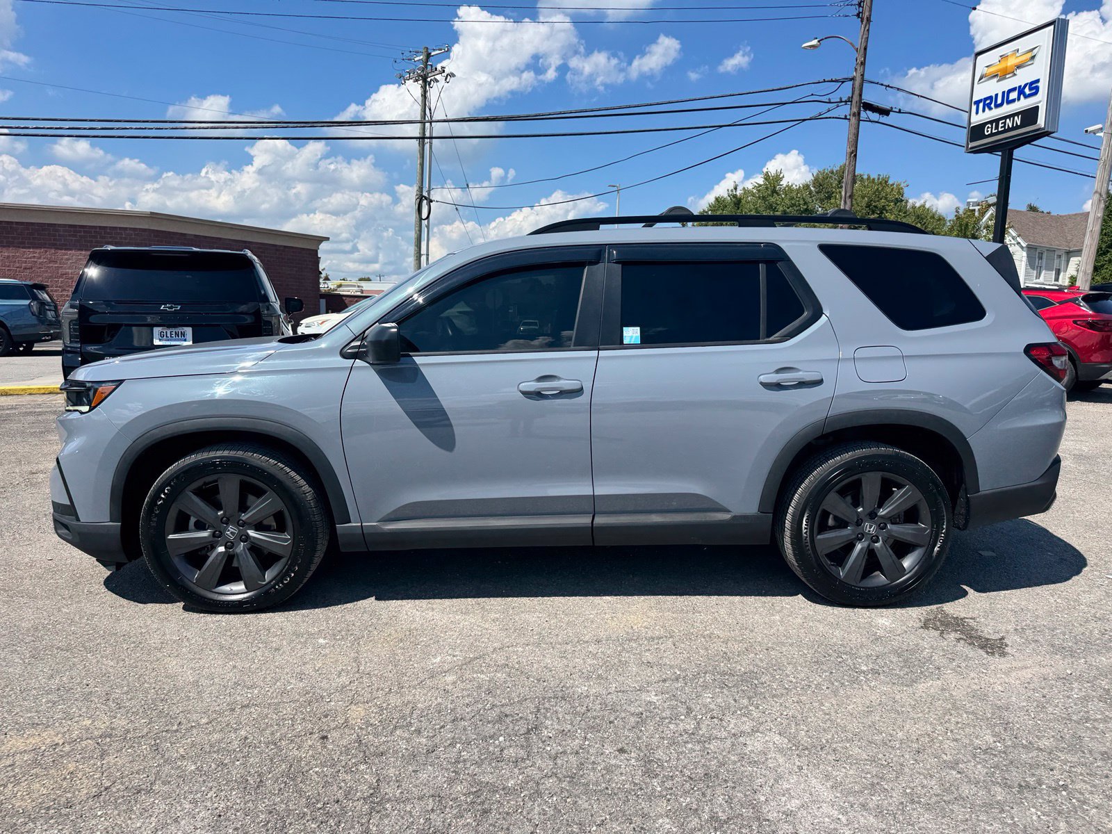 Used 2025 Honda Pilot Sport image 3