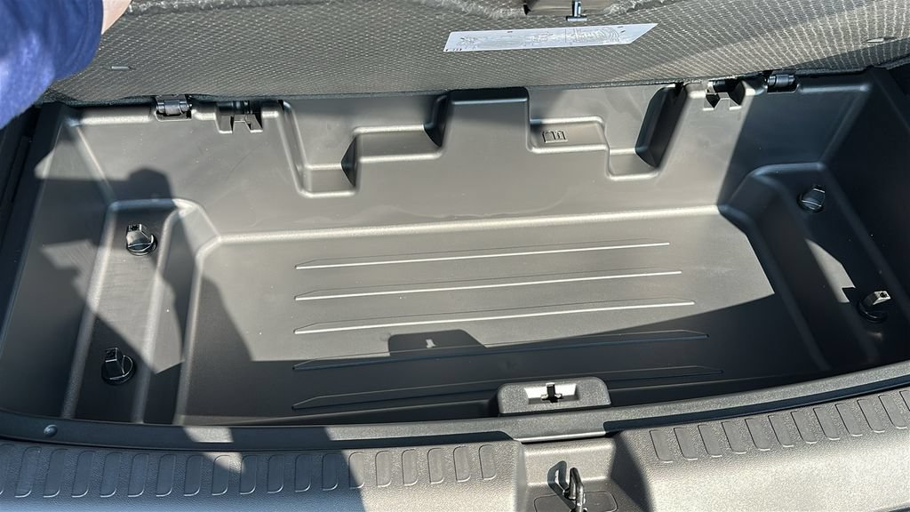 New 2027 Chevrolet Traverse LT w/ Sun and Wheel Package FWD image 28