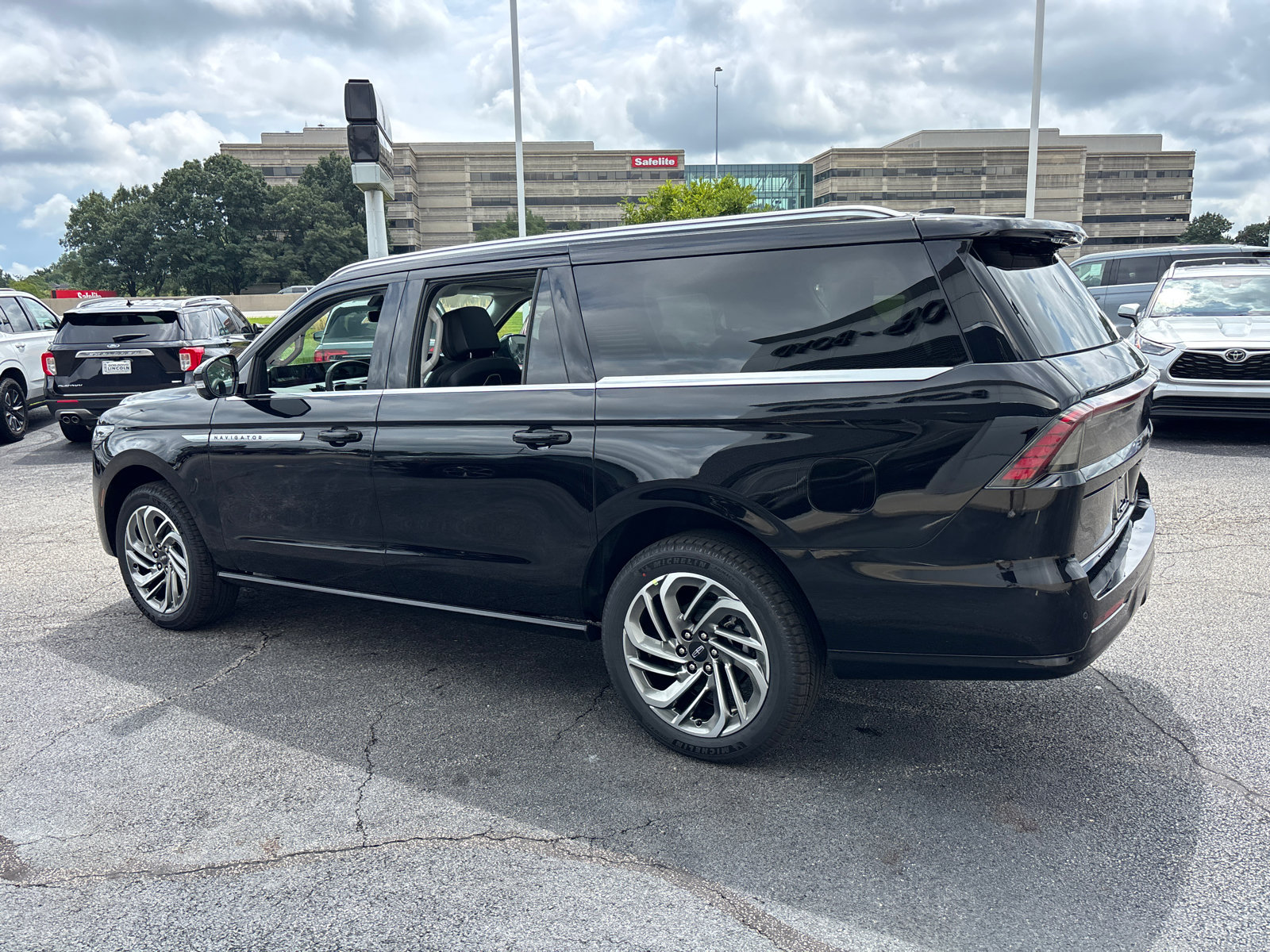 New 2027 Lincoln Navigator L Reserve AWD/4WD image 5