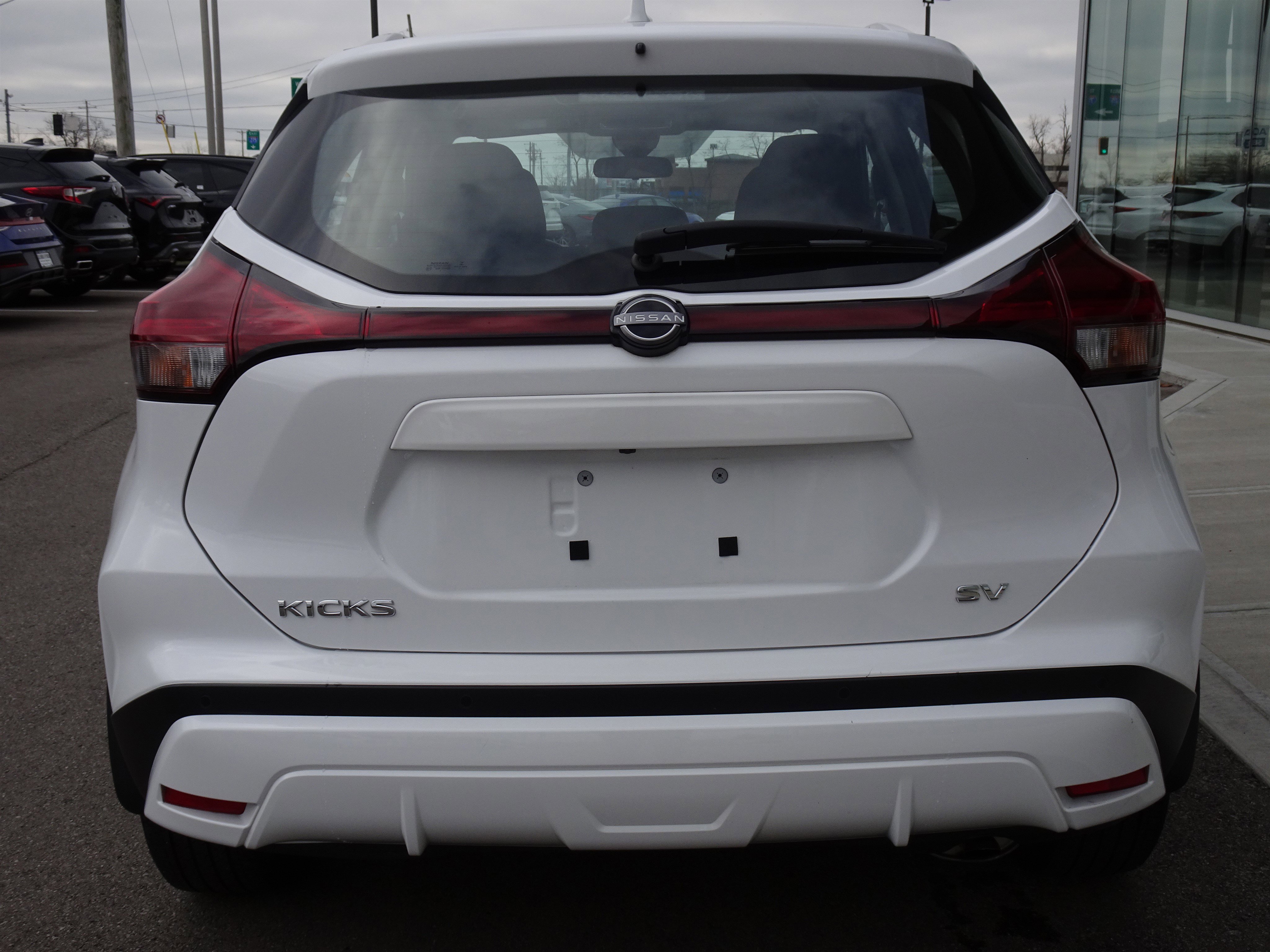 Used 2023 Nissan Kicks SV image 4