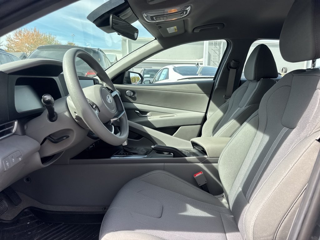 Used 2026 Hyundai Elantra SE FWD image 11