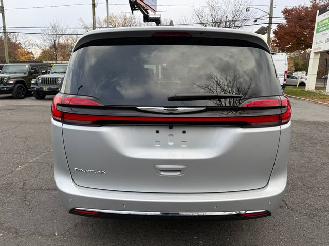 New 2026 Chrysler Pacifica Select image 10