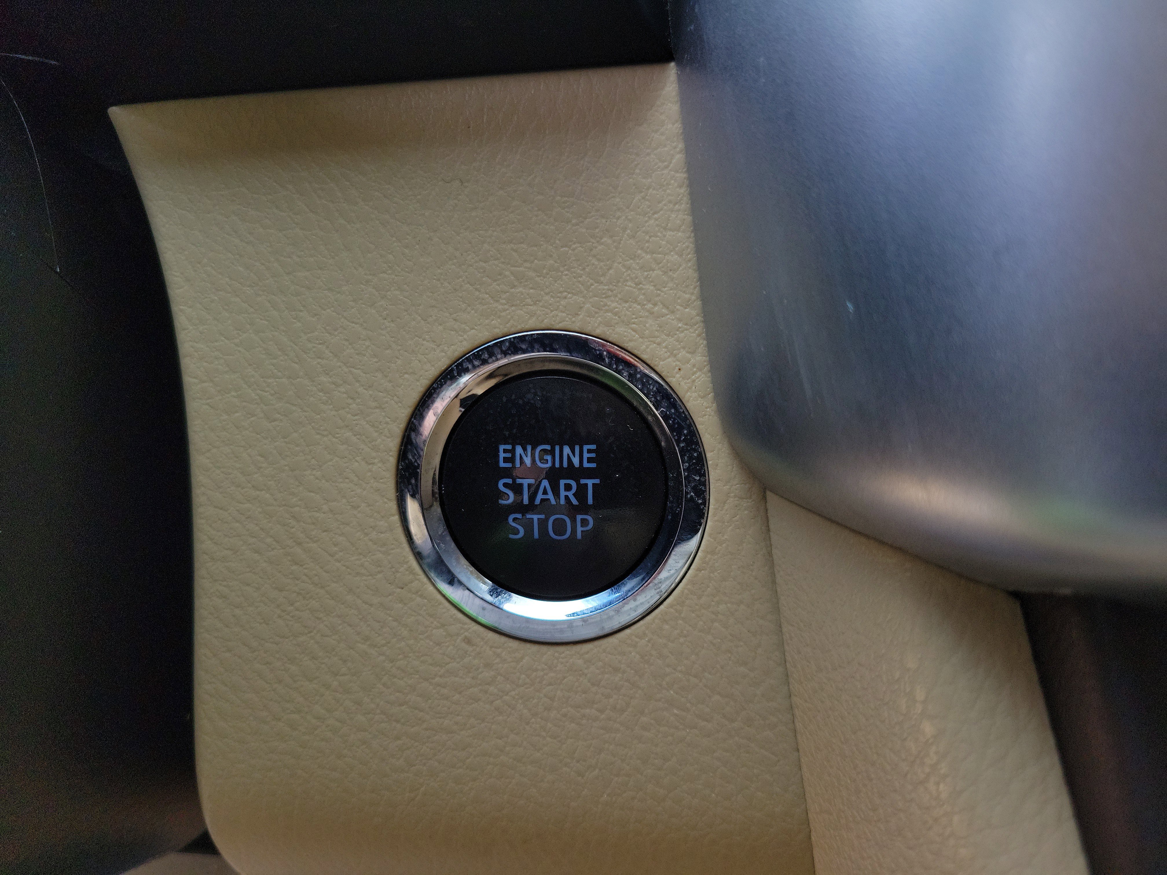 Used 2019 Toyota Highlander Limited FWD image 32