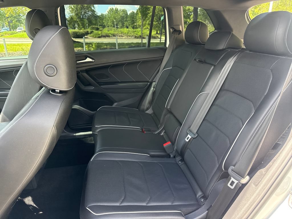 Used 2022 Volkswagen Tiguan SEL R-Line AWD/4WD image 32