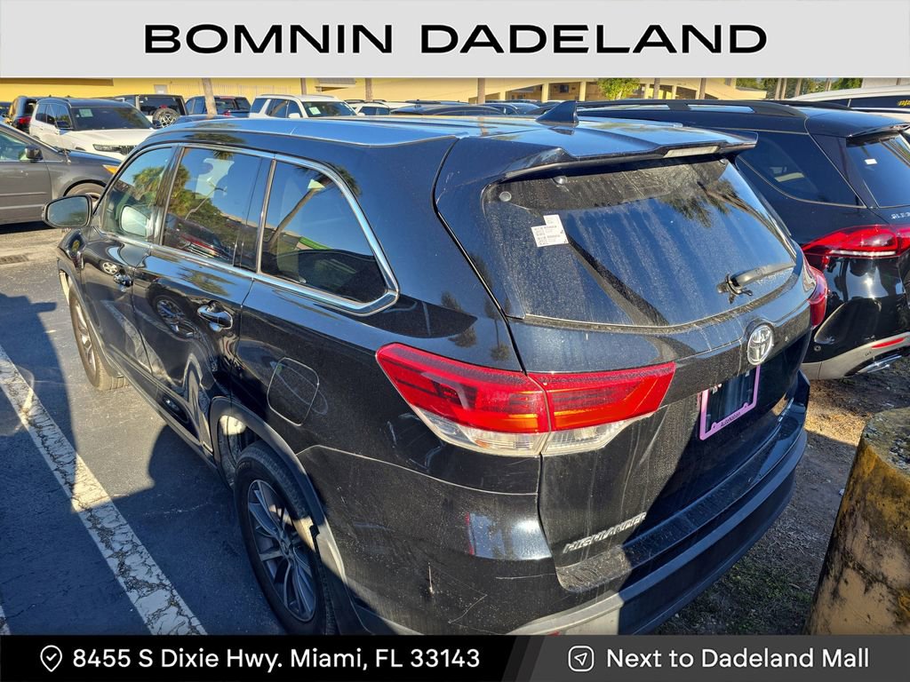 Used 2019 Toyota Highlander SE image 3
