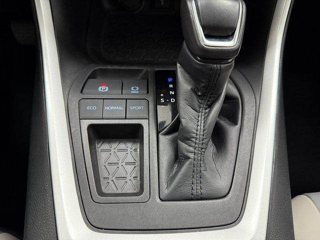 Used 2022 Toyota RAV4 XLE Premium image 21