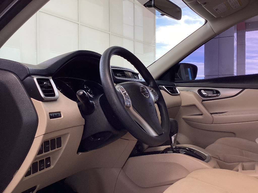 Used 2016 Nissan Rogue SV image 13