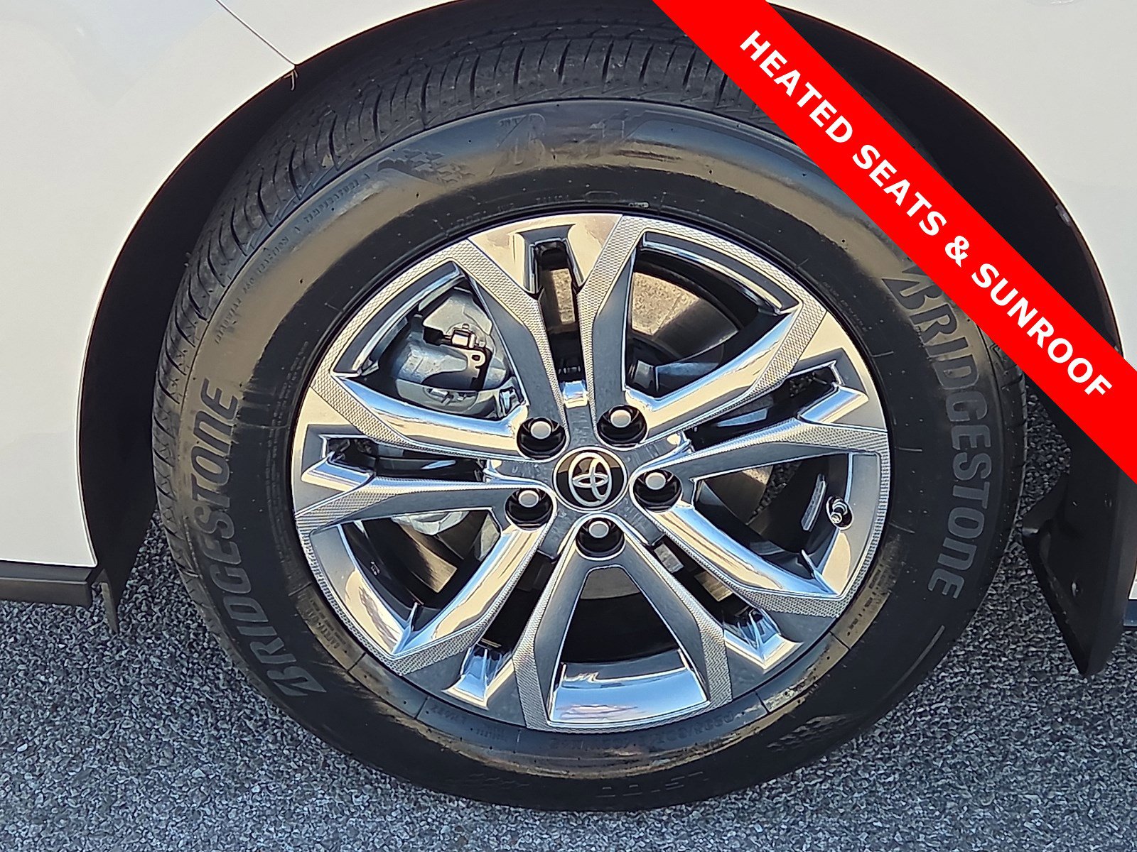 Used 2023 Toyota Sienna XSE w/ XSE Plus Package image 7