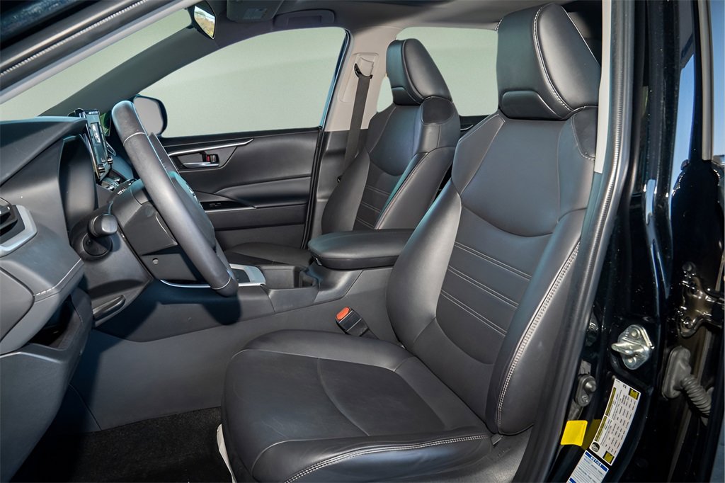 Used 2022 Toyota RAV4 XLE Premium image 15